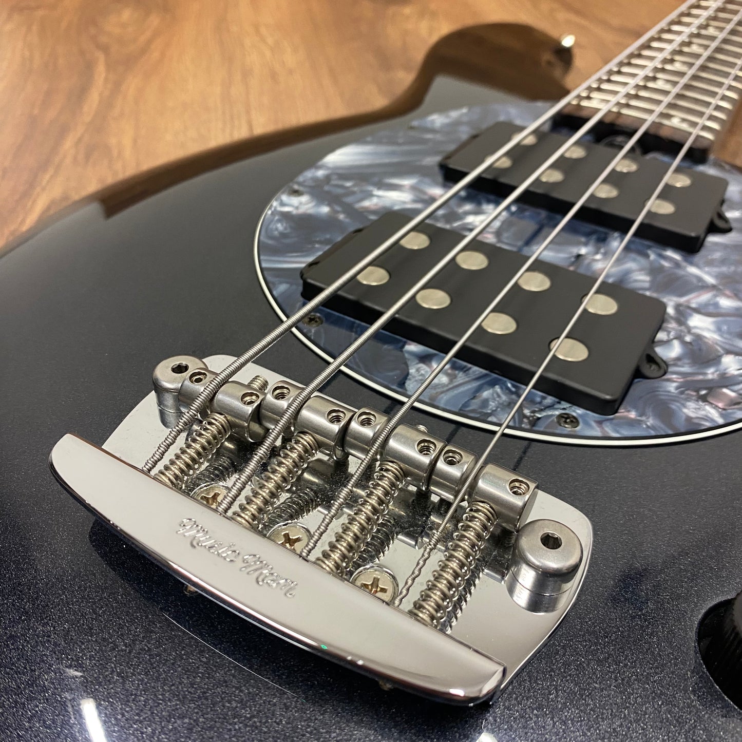 Pre-Owned Music Man Bongo Bass 4 HH - Sapphire Black - 2005