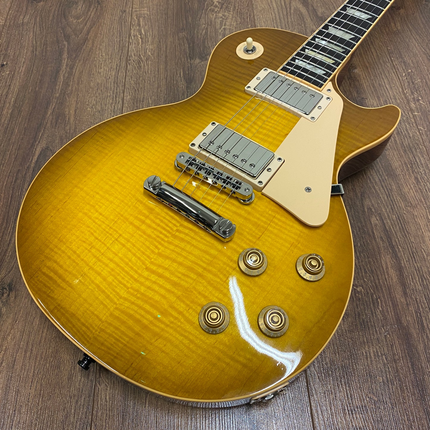 Pre-Owned Gibson Les Paul Standard Plus '60s Neck - Honeyburst - 2007