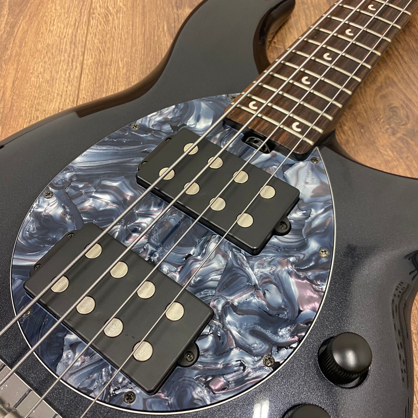 Pre-Owned Music Man Bongo Bass 4 HH - Sapphire Black - 2005