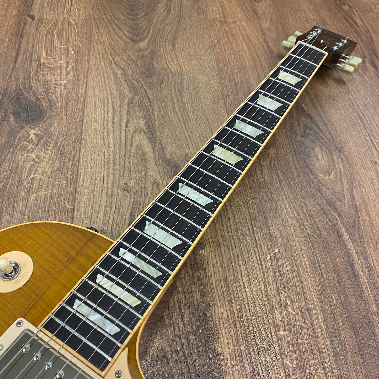 Pre-Owned Gibson Les Paul Standard Plus '60s Neck - Honeyburst - 2007