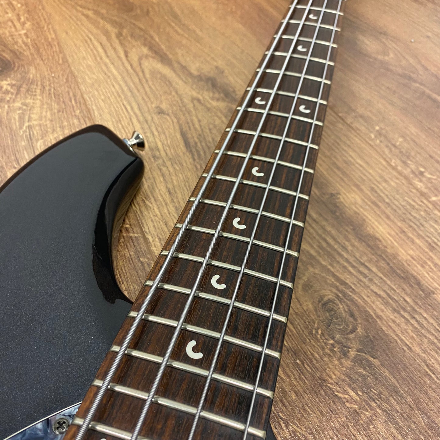 Pre-Owned Music Man Bongo Bass 4 HH - Sapphire Black - 2005
