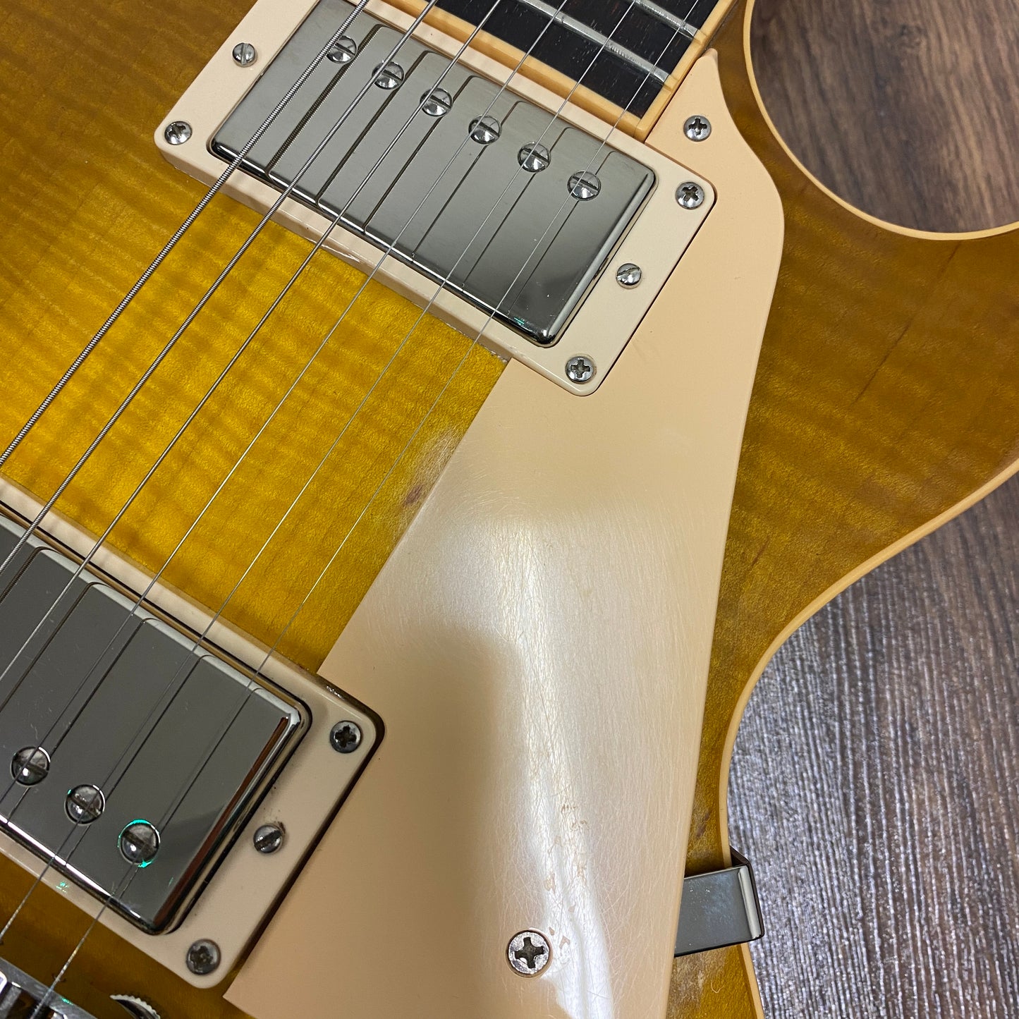 Pre-Owned Gibson Les Paul Standard Plus '60s Neck - Honeyburst - 2007