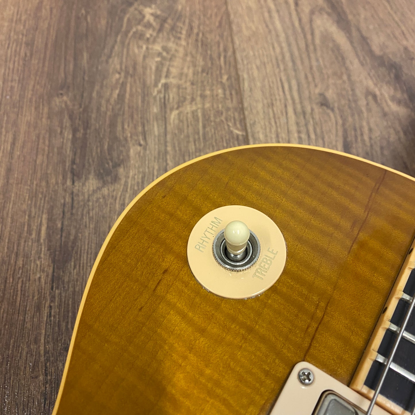 Pre-Owned Gibson Les Paul Standard Plus '60s Neck - Honeyburst - 2007