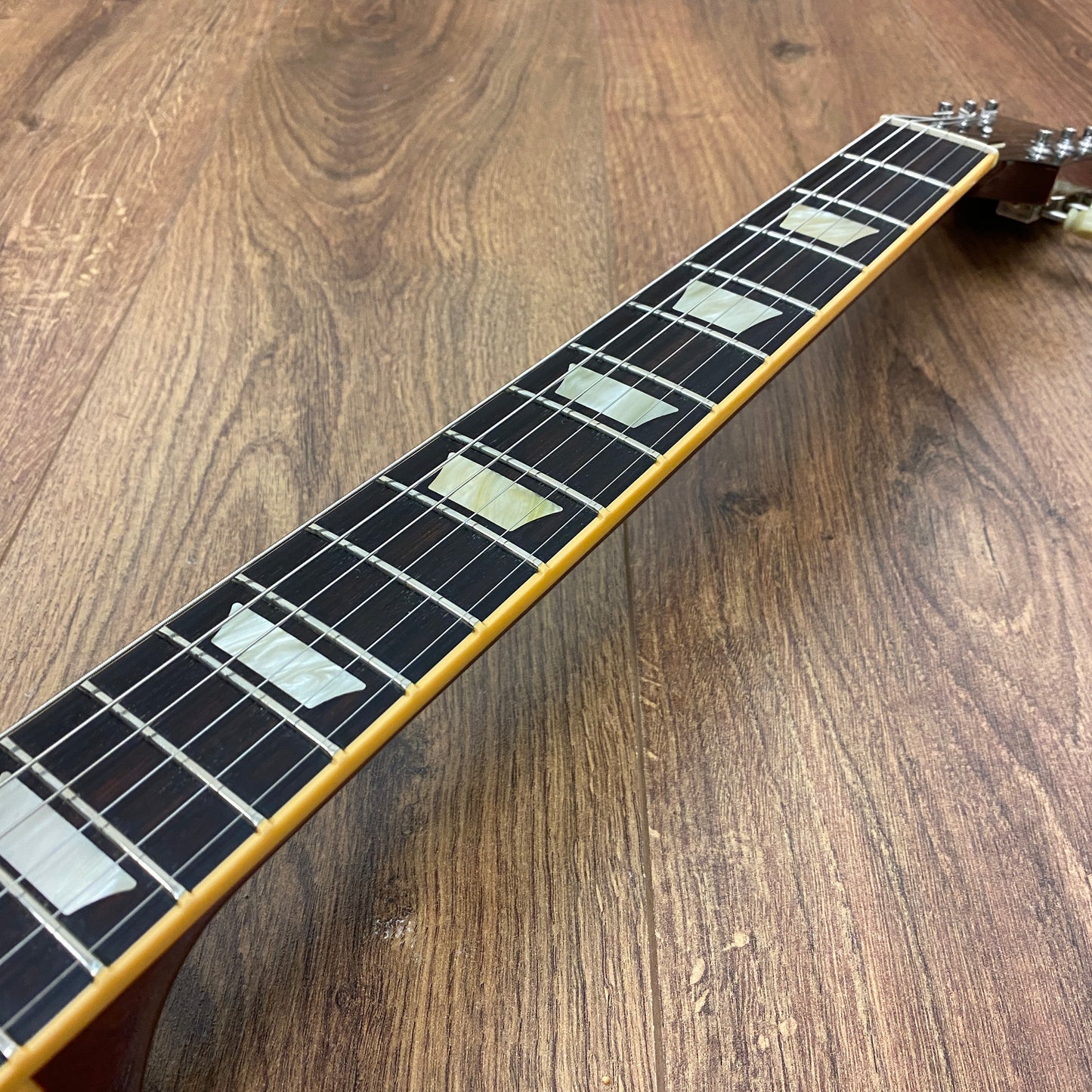 Pre-Owned Gibson Les Paul Standard Plus '60s Neck - Honeyburst - 2007