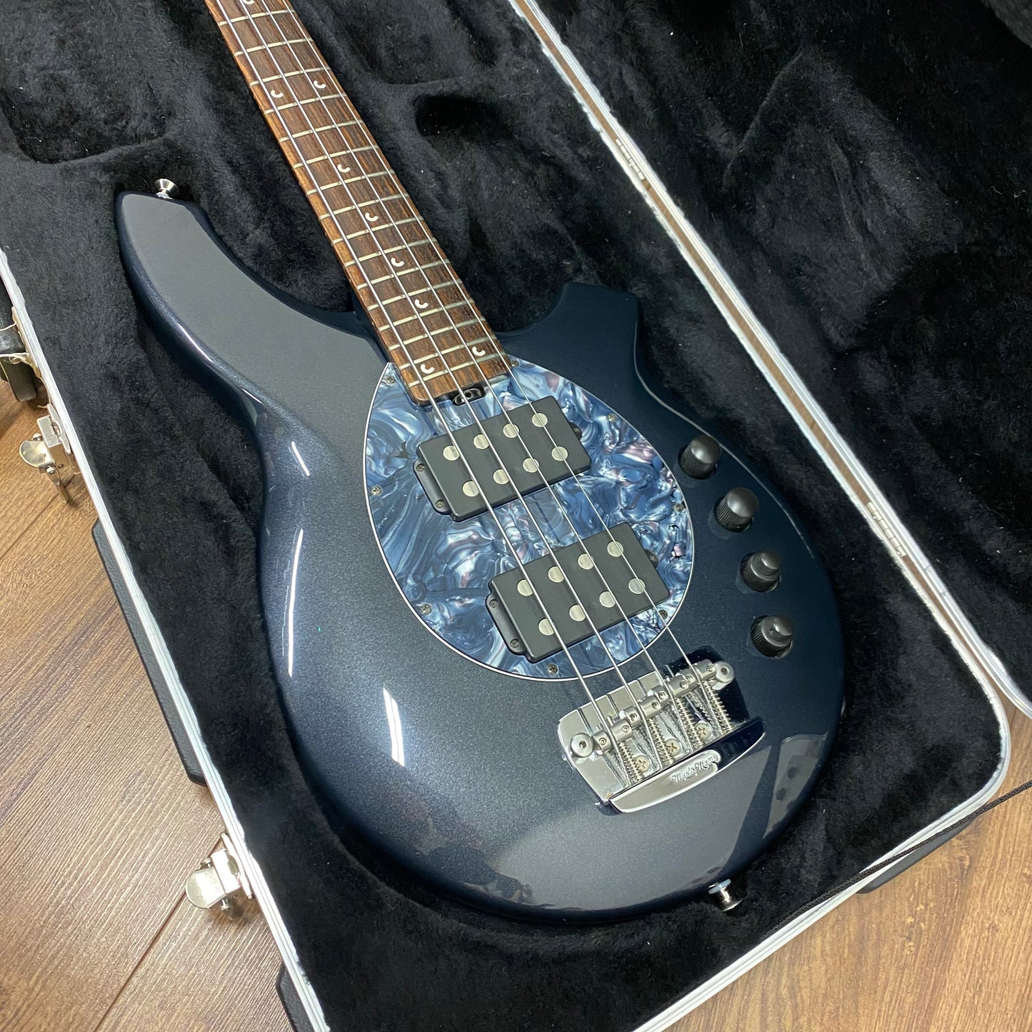 Pre-Owned Music Man Bongo Bass 4 HH - Sapphire Black - 2005