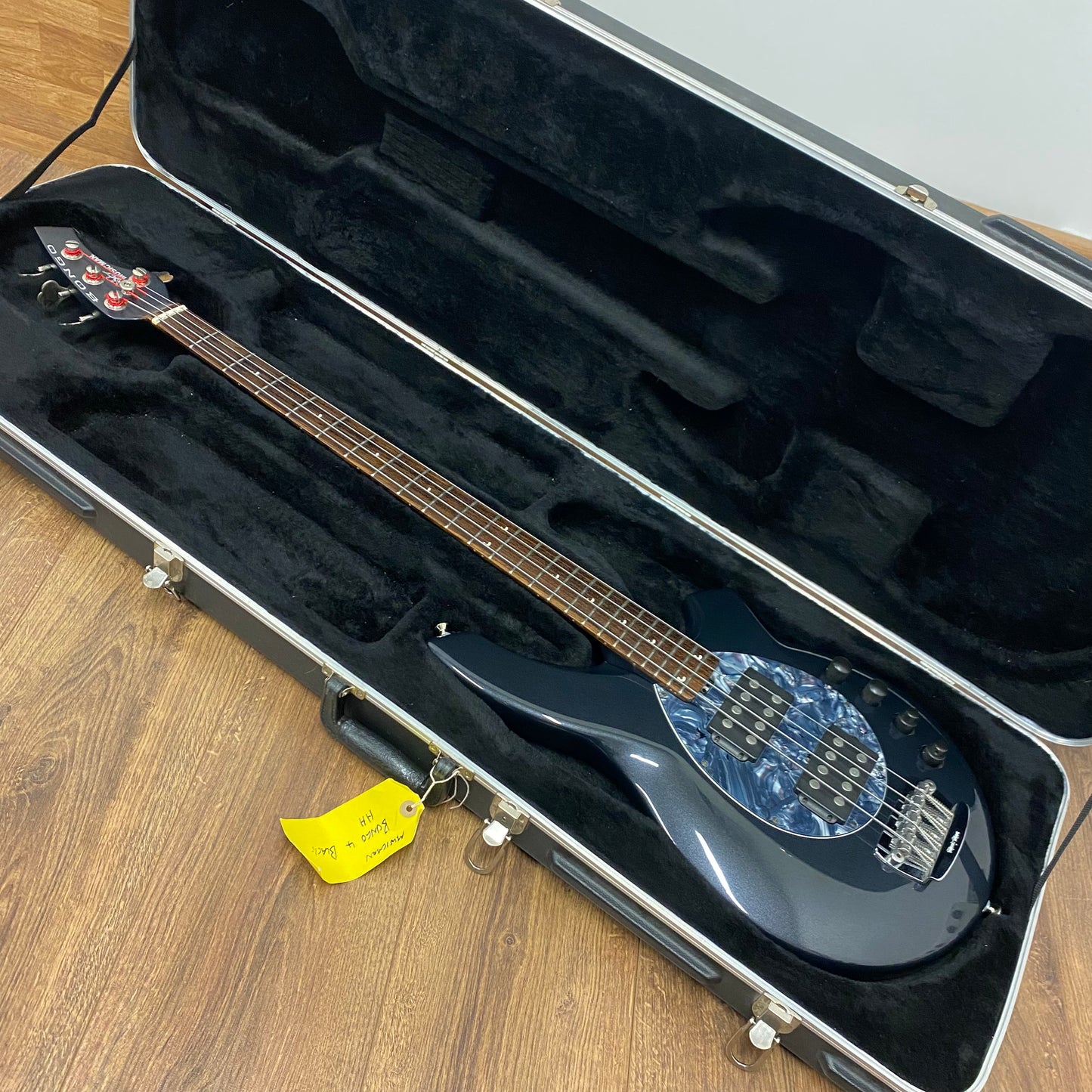 Pre-Owned Music Man Bongo Bass 4 HH - Sapphire Black - 2005
