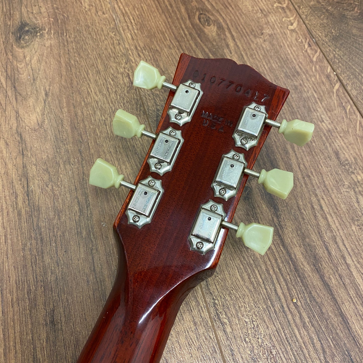 Pre-Owned Gibson Les Paul Standard Plus '60s Neck - Honeyburst - 2007