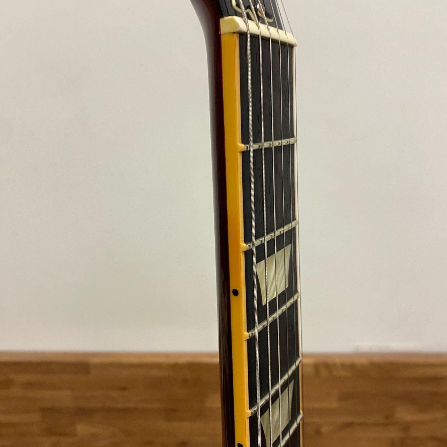Pre-Owned Gibson Les Paul Standard Plus '60s Neck - Honeyburst - 2007