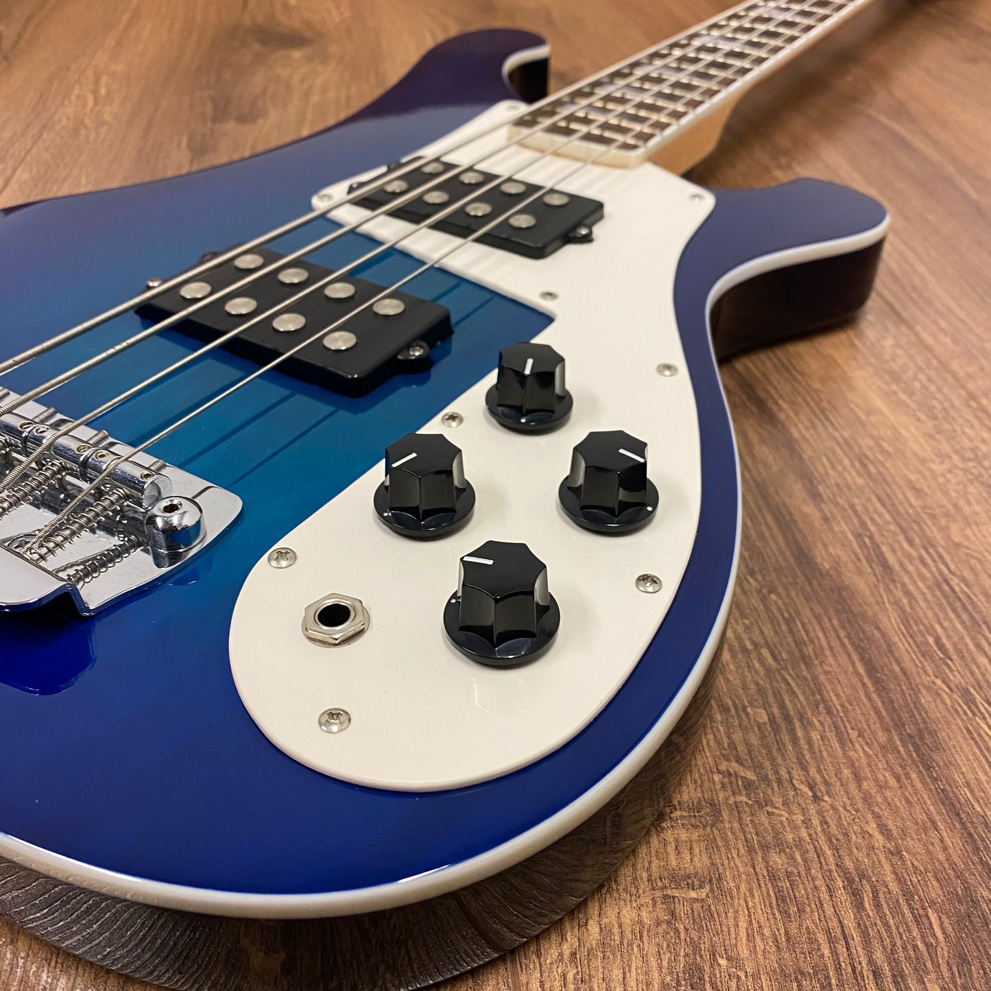 Pre-Owned Retrovibe Vantage Bass - Blue Burst