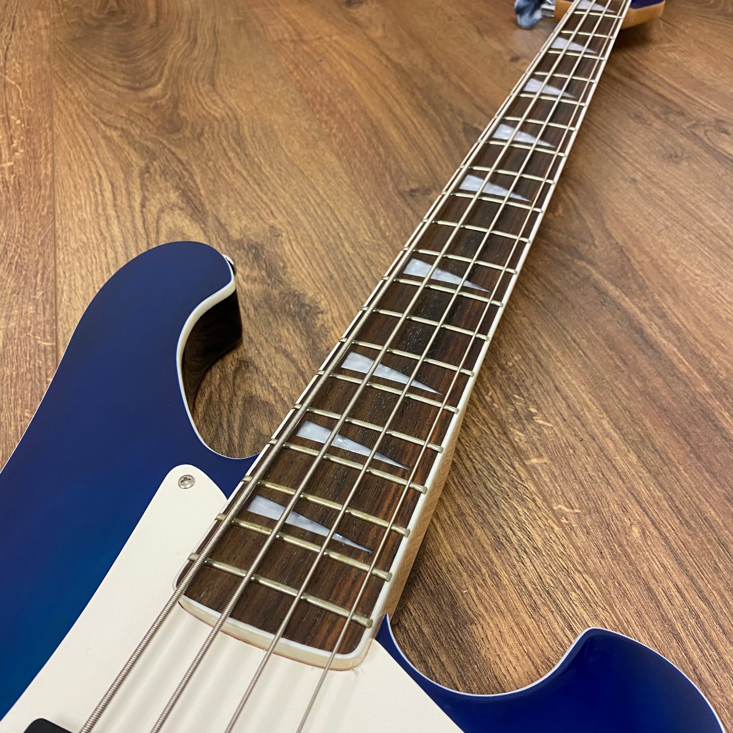 Pre-Owned Retrovibe Vantage Bass - Blue Burst