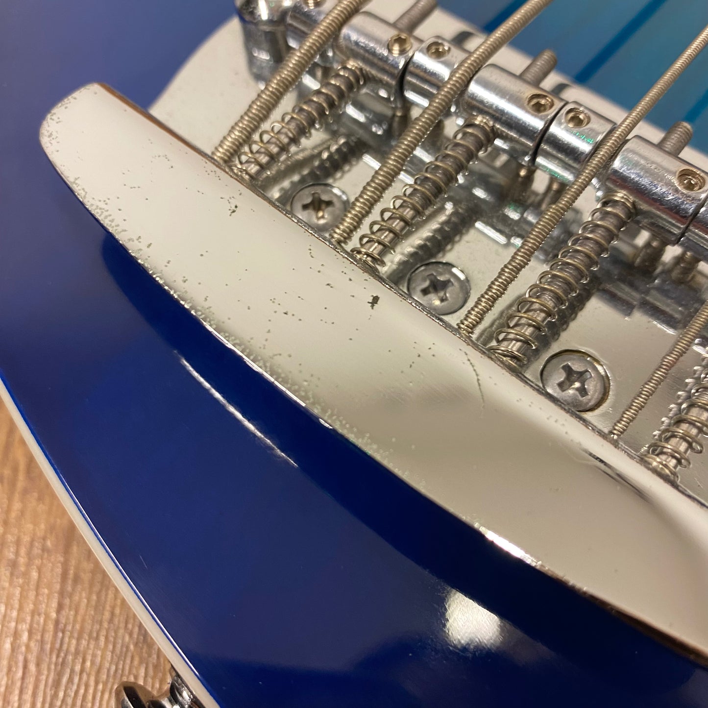 Pre-Owned Retrovibe Vantage Bass - Blue Burst