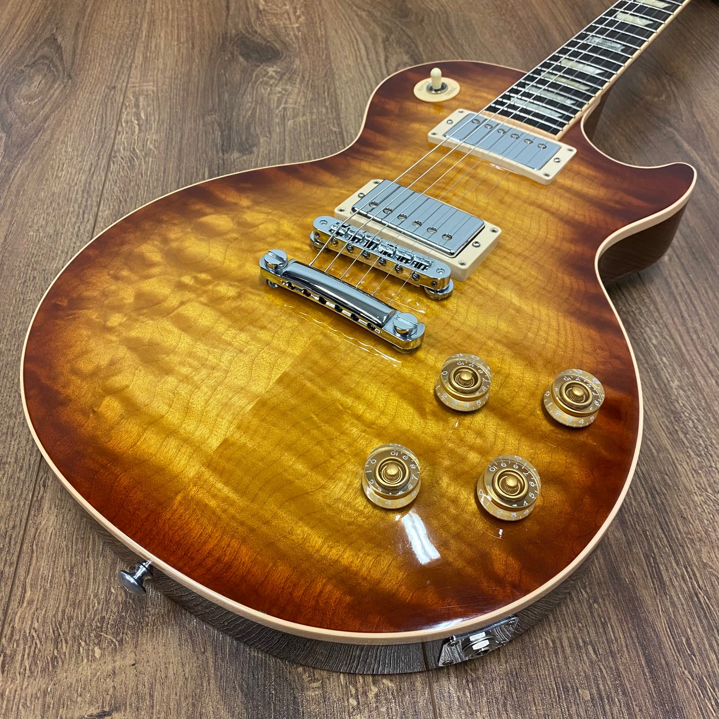 Pre-Owned Gibson Les Paul Standard Premium Bookmatched Quilt Top - Iced Tea Burst - 2014
