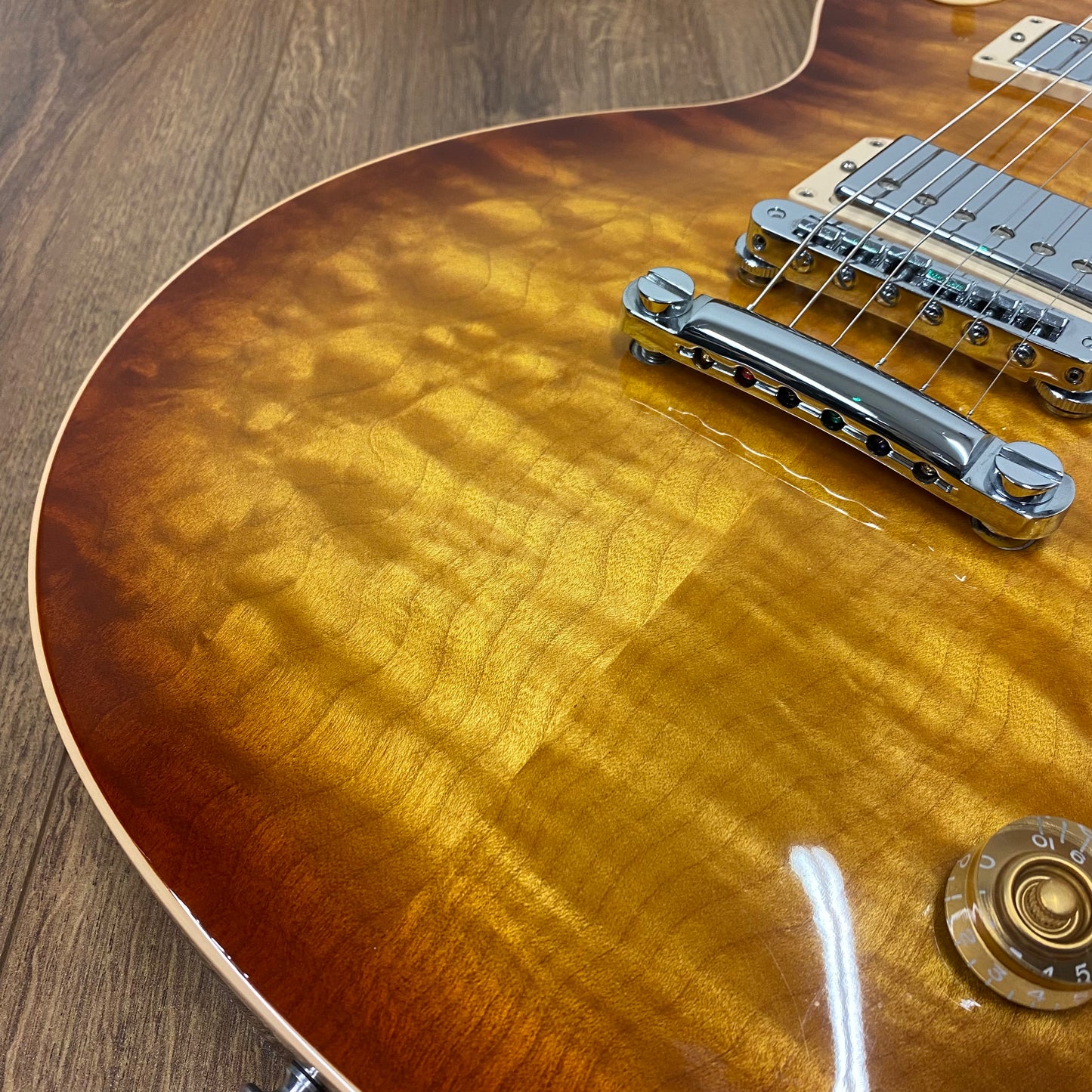 Pre-Owned Gibson Les Paul Standard Premium Bookmatched Quilt Top - Iced Tea Burst - 2014