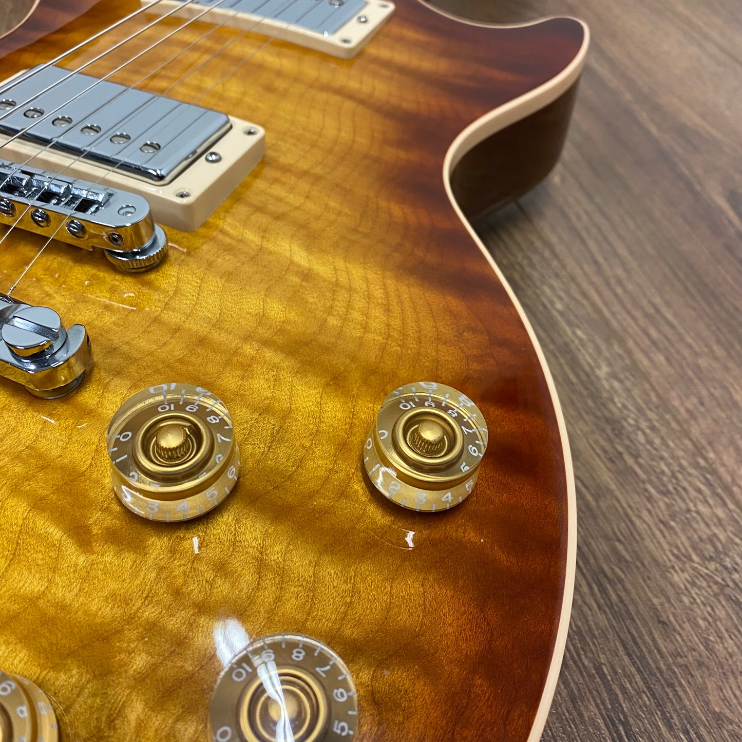 Pre-Owned Gibson Les Paul Standard Premium Bookmatched Quilt Top - Iced Tea Burst - 2014