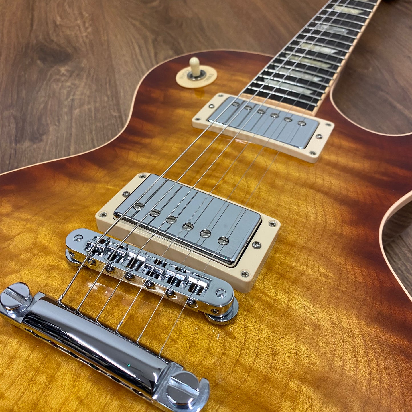 Pre-Owned Gibson Les Paul Standard Premium Bookmatched Quilt Top - Iced Tea Burst - 2014