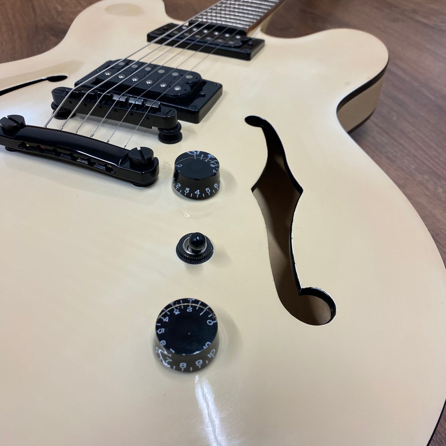 Pre-Owned Epiphone Dot Studio - Aged Arctic White
