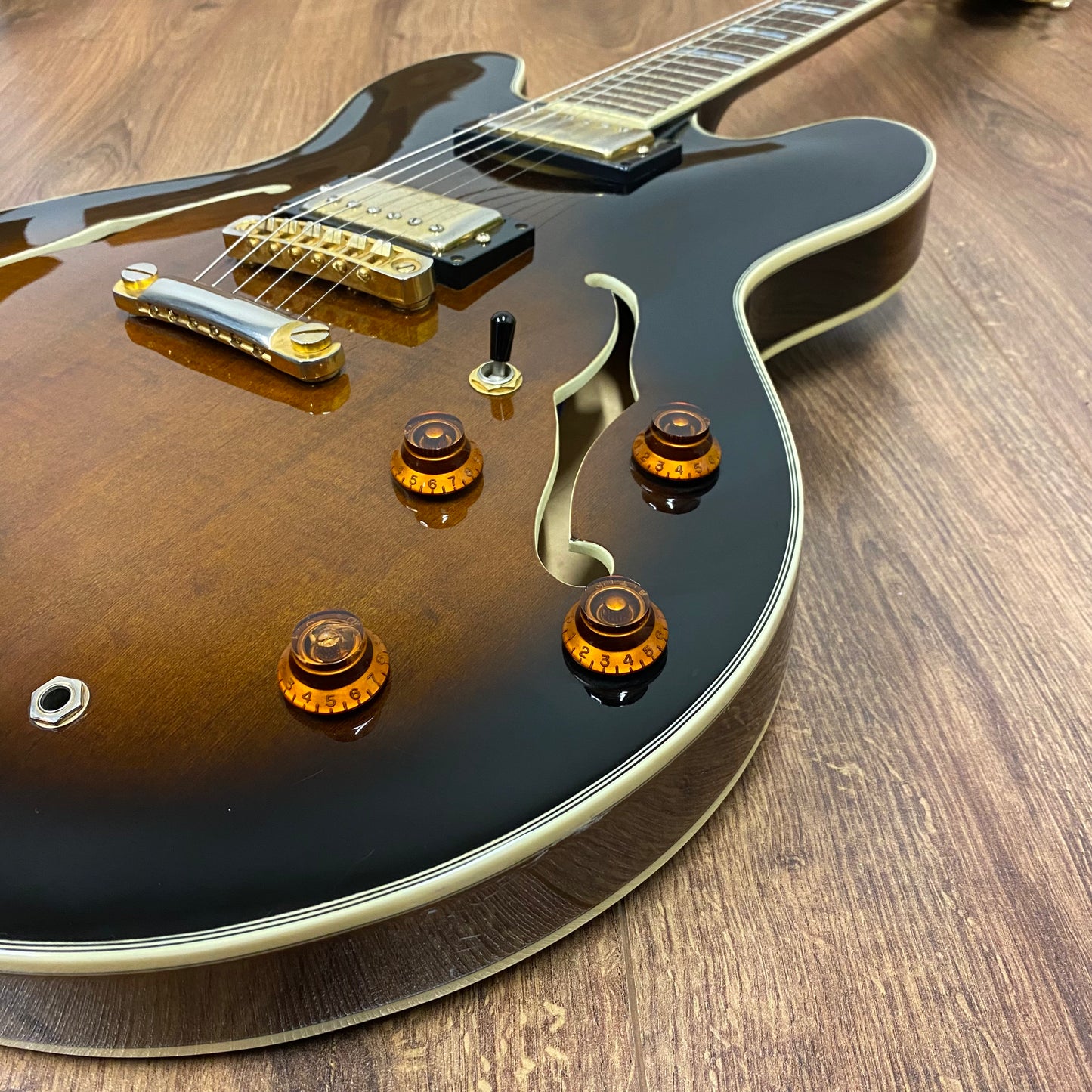 Pre-Owned Epiphone Sheraton Korean - Vintage Sunburst - 1987