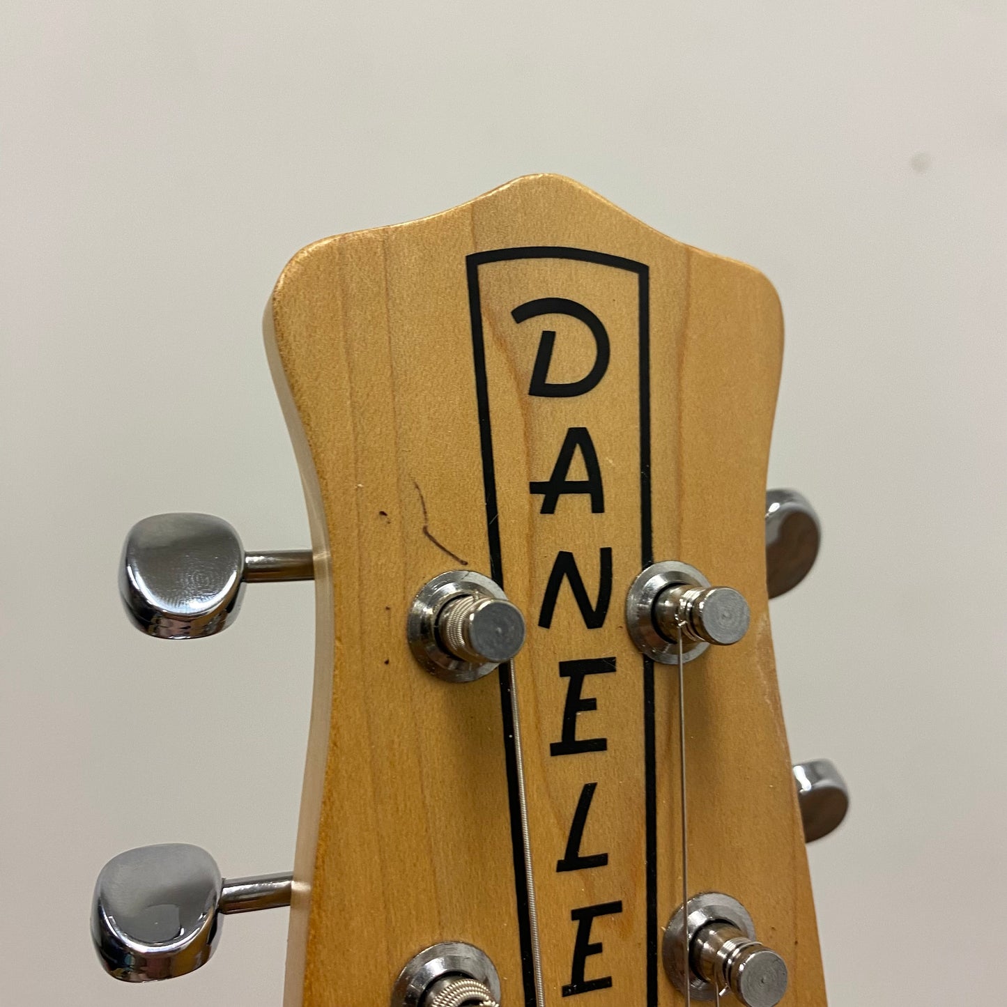 Pre-Owned Danelectro DCV56 Convertible Hollowbody - Creme