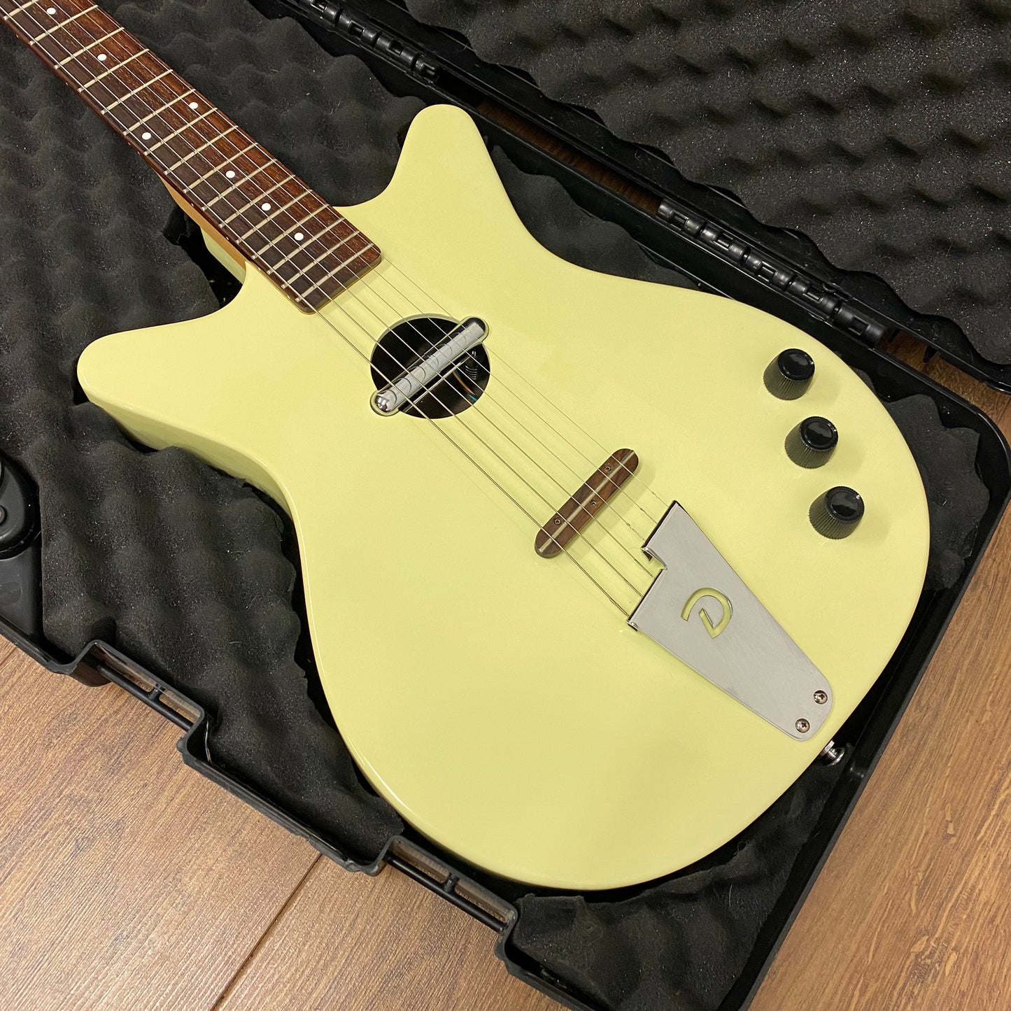 Pre-Owned Danelectro DCV56 Convertible Hollowbody - Creme