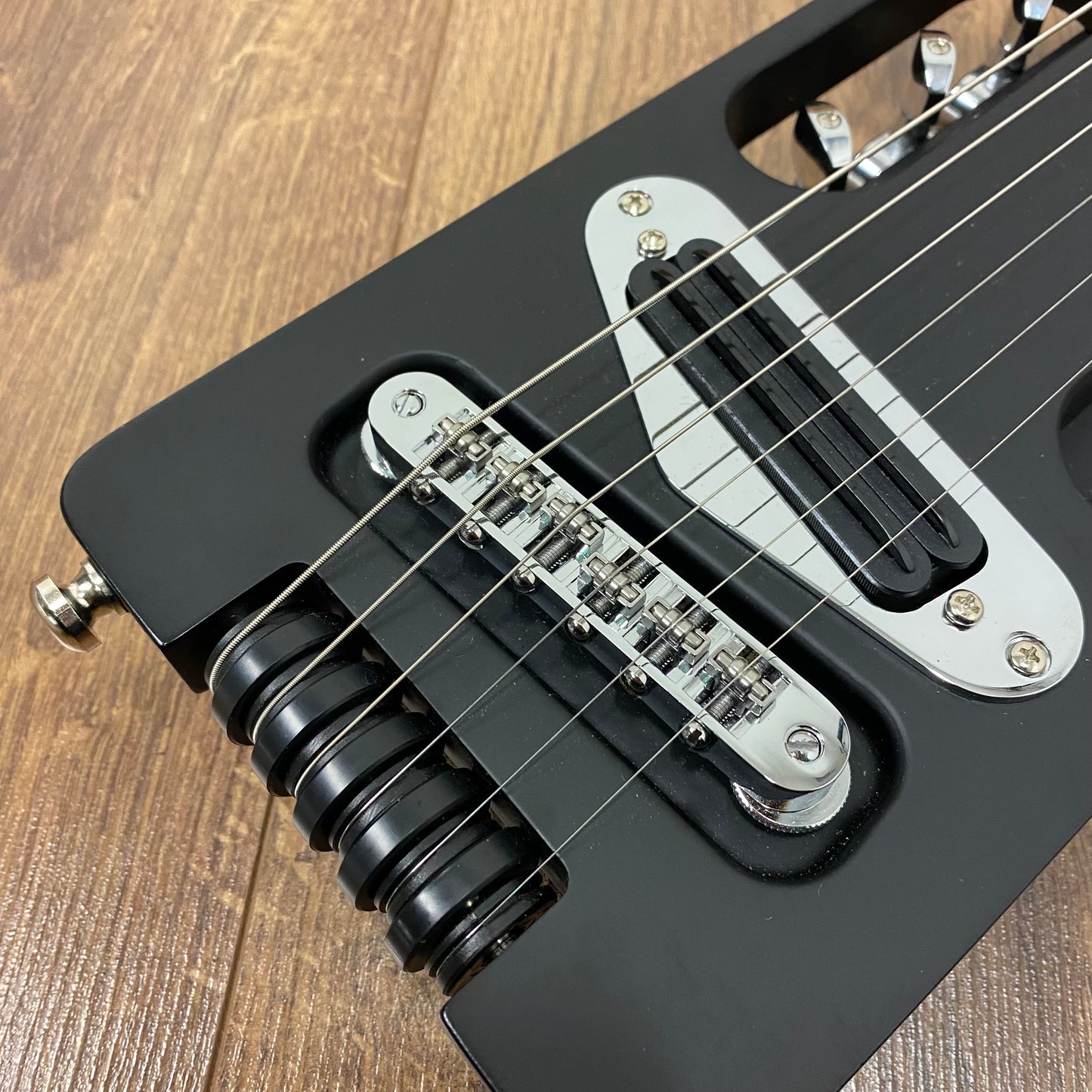 Pre-Owned Traveler ULE Ultra-Light Electric Travel Guitar - Matte Black