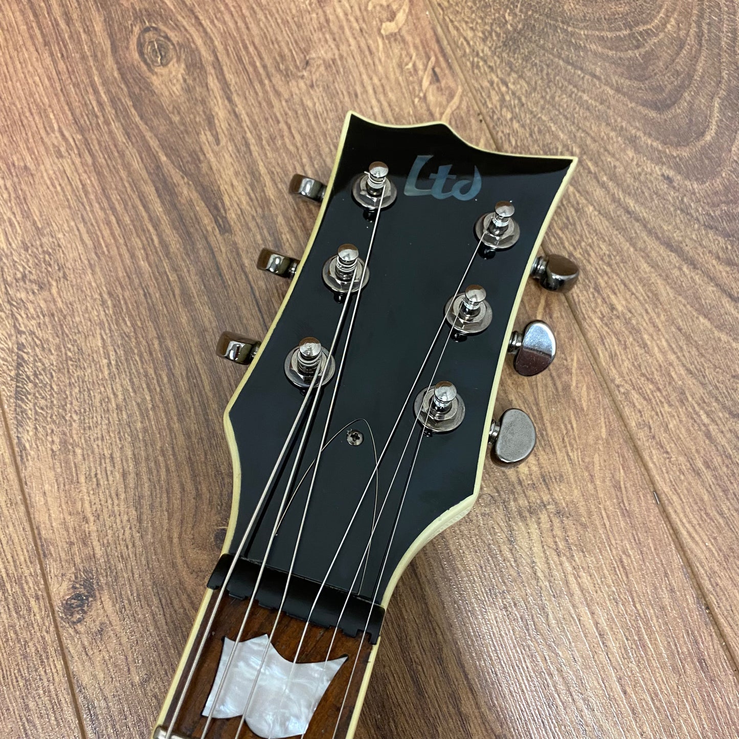 Pre-Owned LTD Viper 400 - White