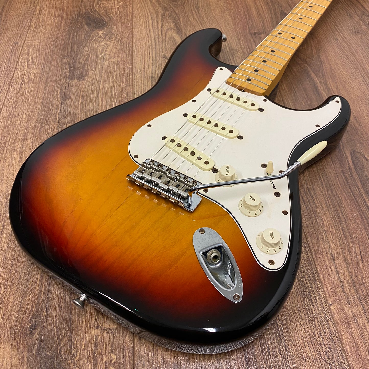 Pre-Owned Fender MIJ ST-67 Stratocaster - 3-Tone Sunburst - 1996