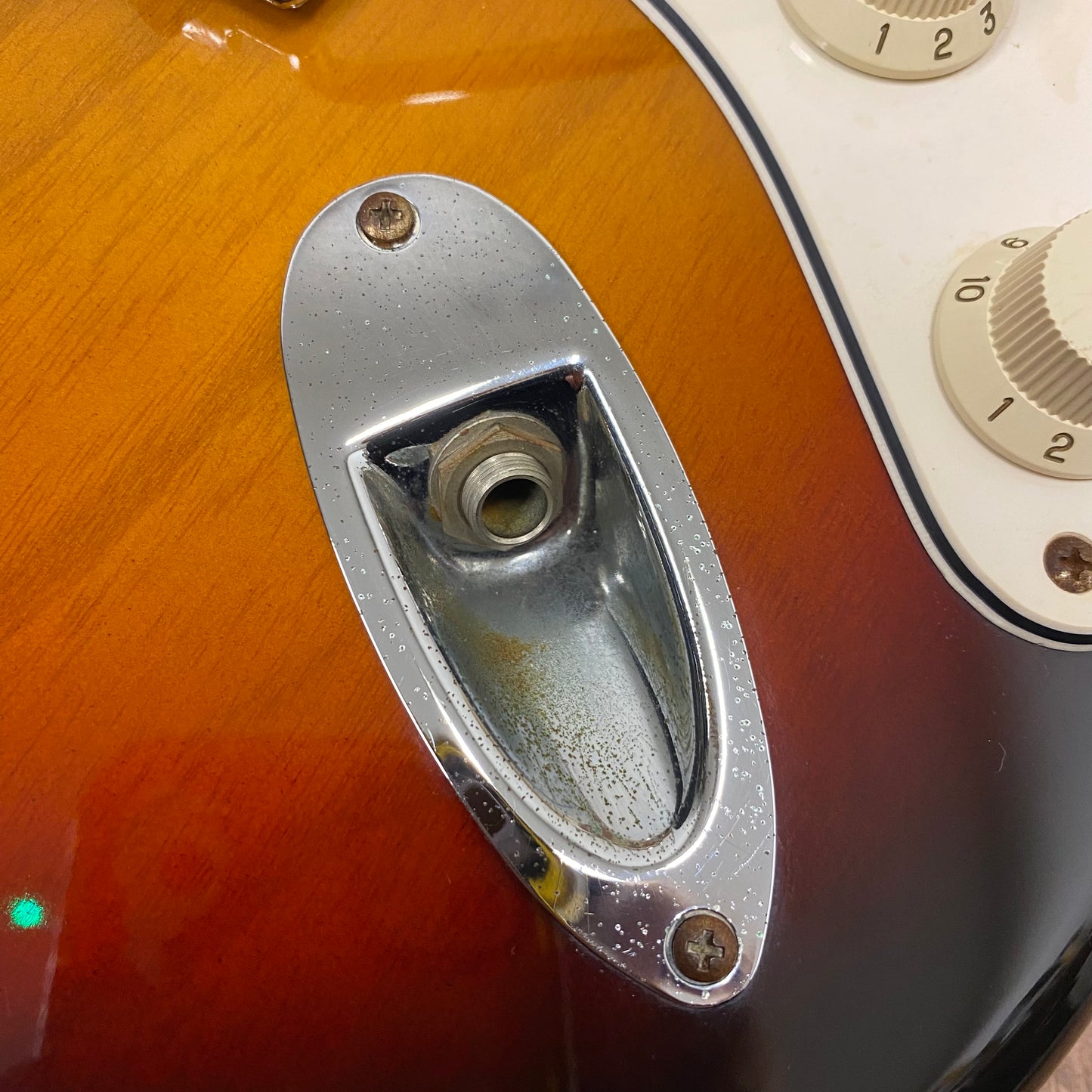 Pre-Owned Fender MIJ ST-67 Stratocaster - 3-Tone Sunburst - 1996