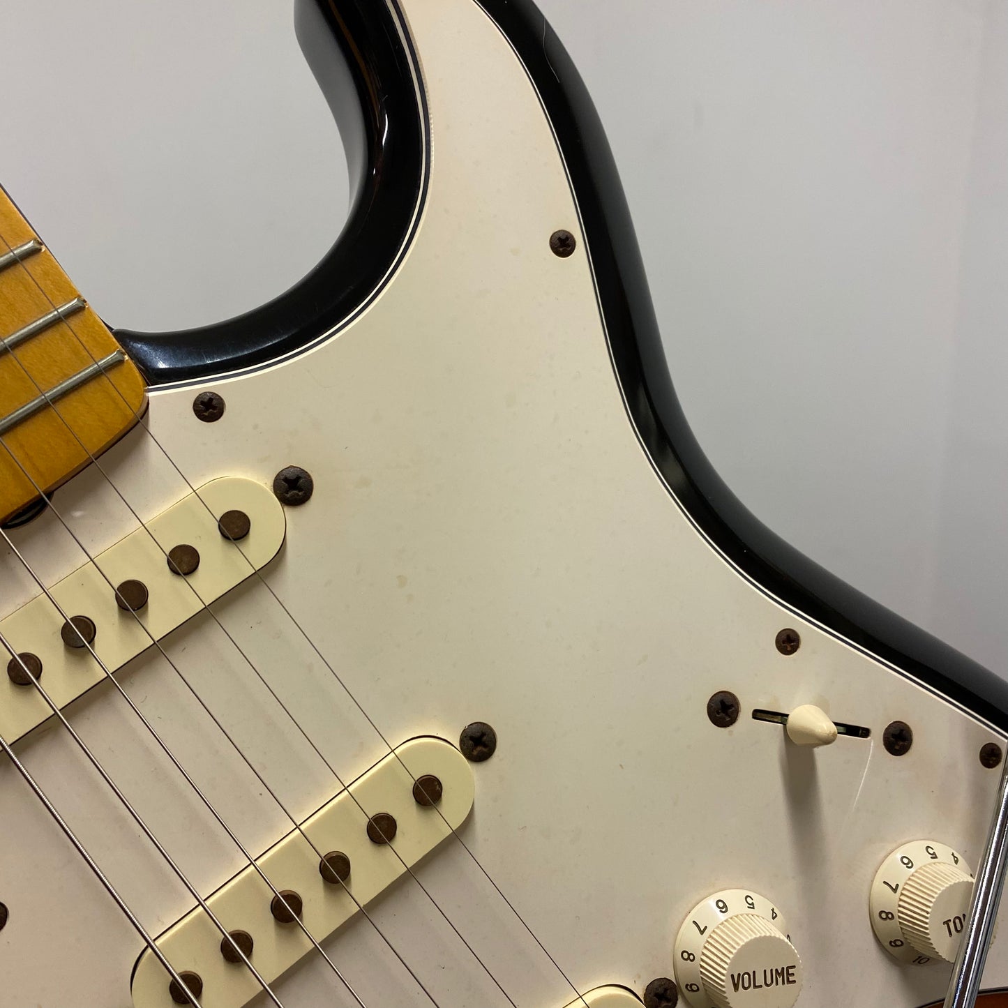 Pre-Owned Fender MIJ ST-67 Stratocaster - 3-Tone Sunburst - 1996