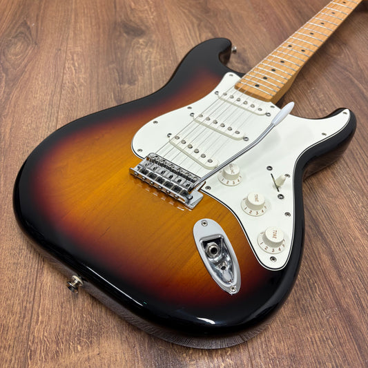 Pre-Owned Fender Mexican Standard Stratocaster - 3-Tone Sunburst