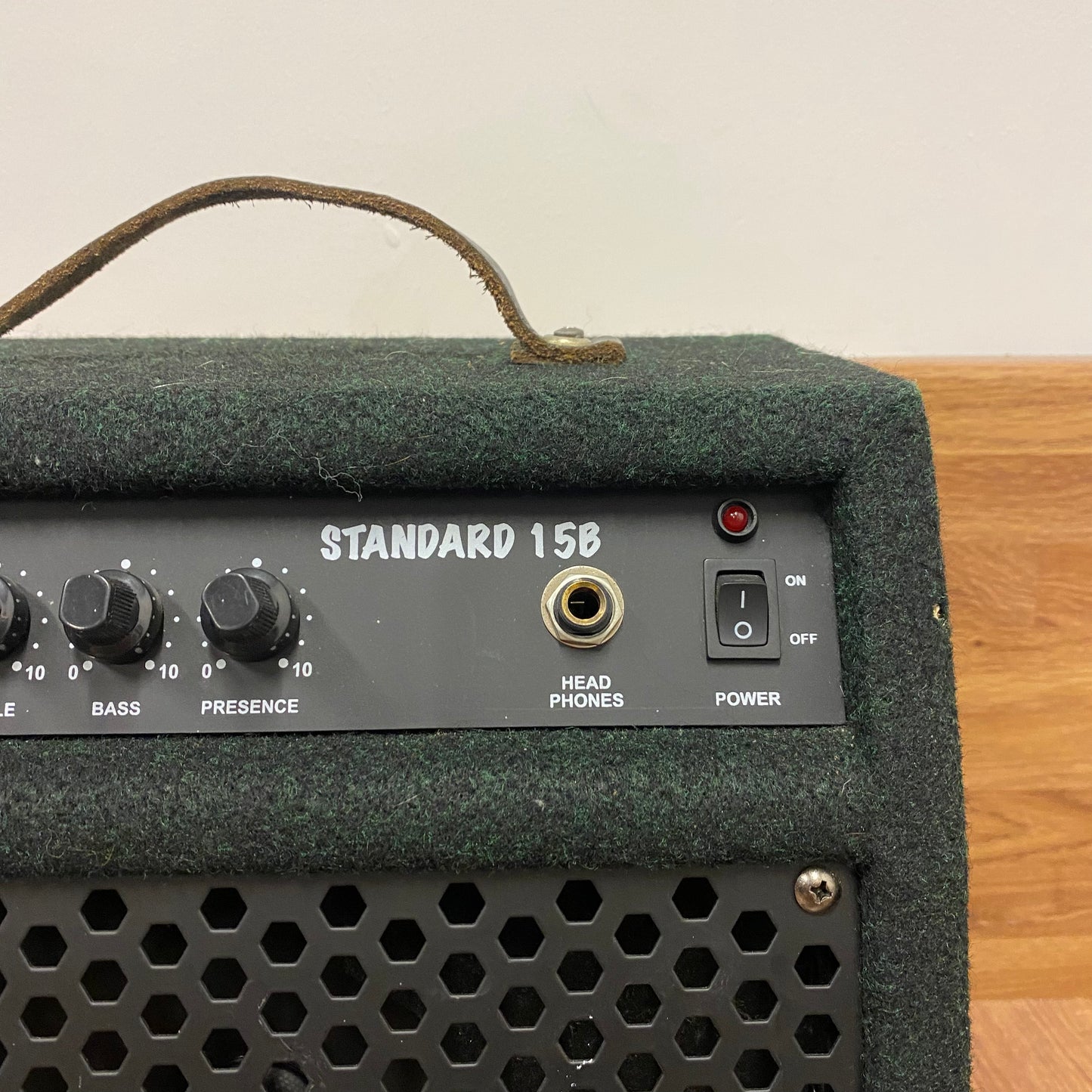 Pre-Owned AXL Standard 15B 15w Bass Combo