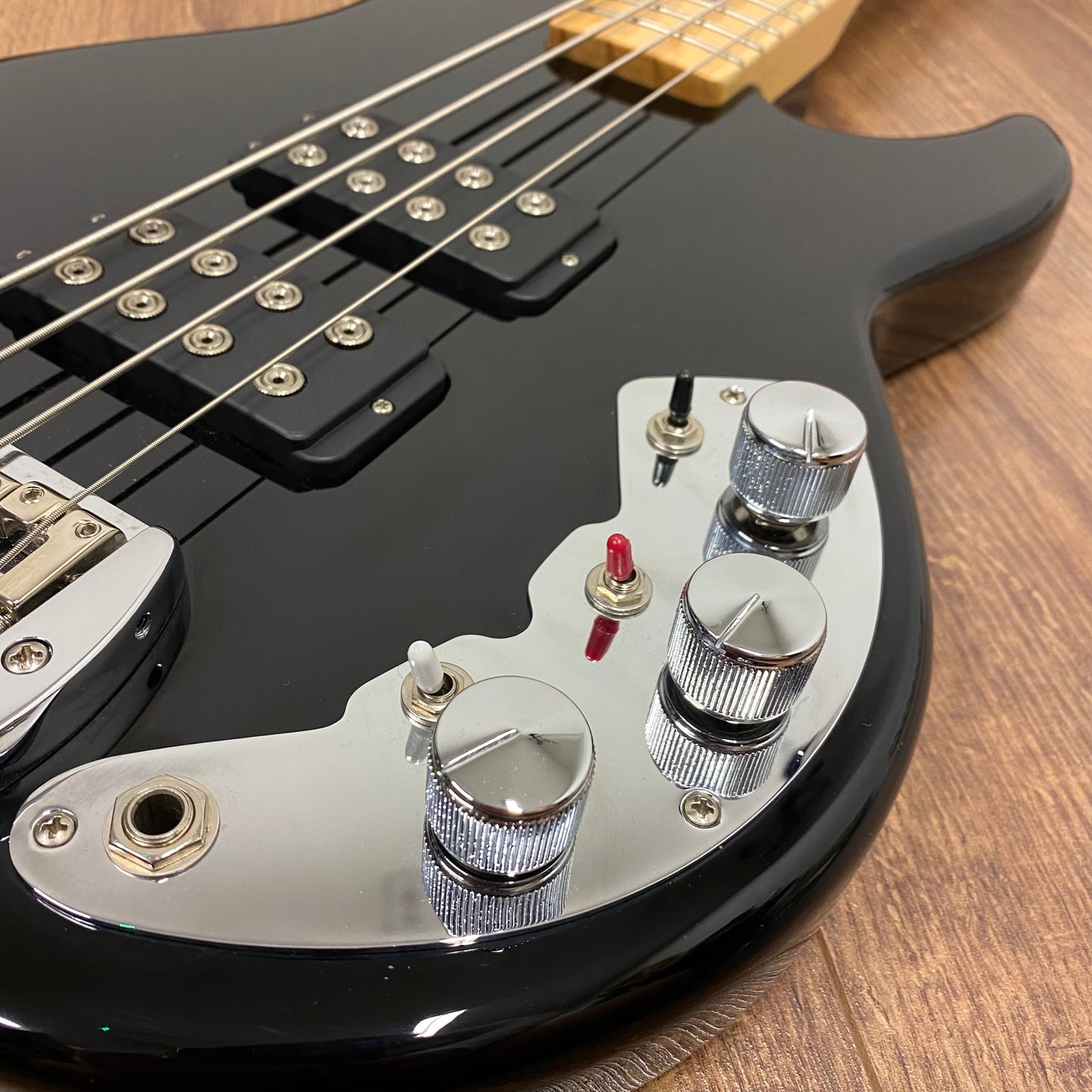 Pre-Owned G&L USA CLF Research L2000 - Jet Black - 2019