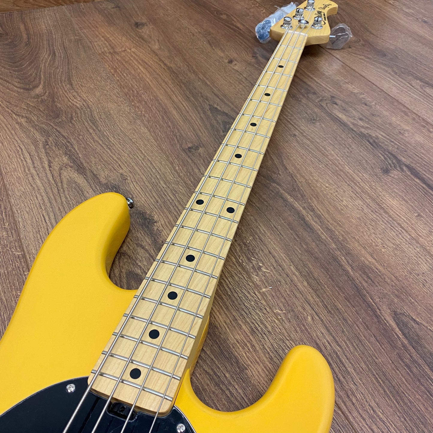 Sterling Stingray Classic 4 - Butterscotch *B-STOCK*