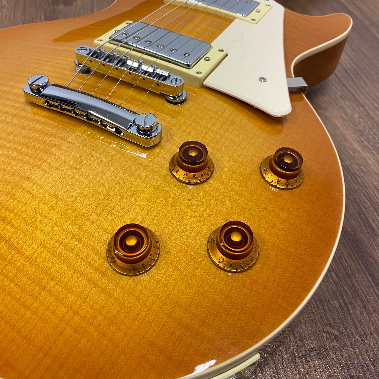 Pre-Owned Tokai Love Rock UALS62F - Honey Burst