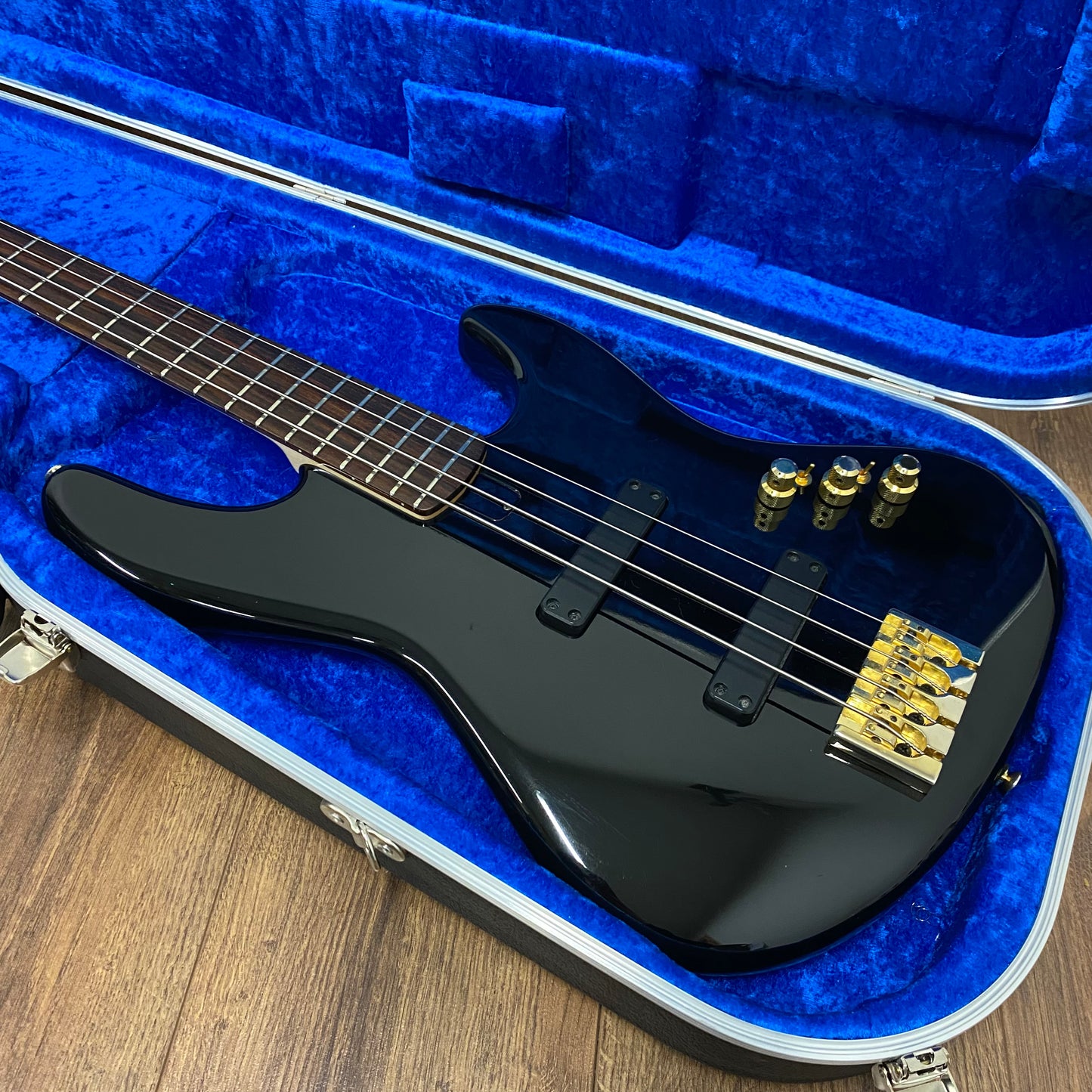 Pre-Owned Overwater J Series Custom Deluxe - Black -2006