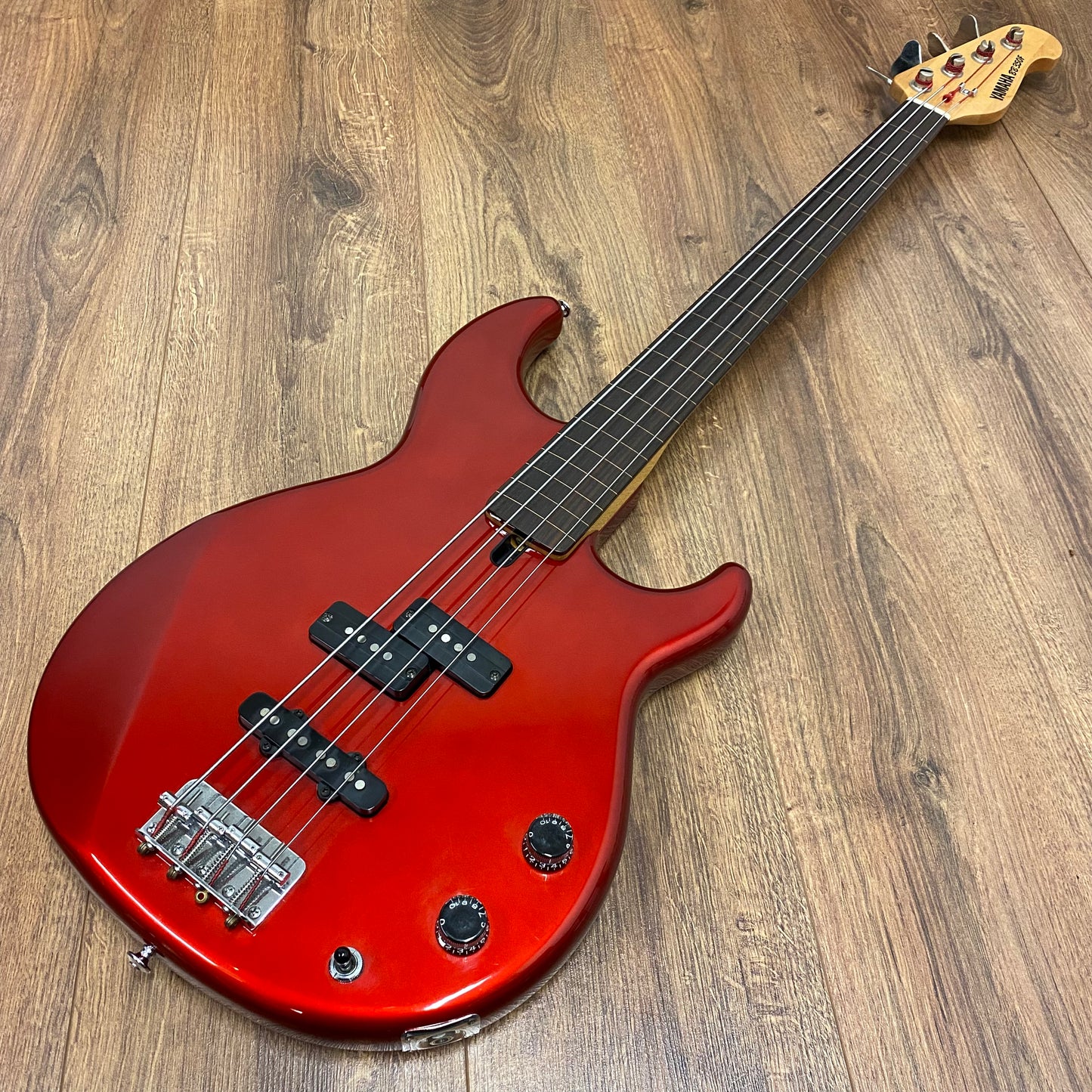 Pre-Owned Yamaha BB350F Fretless Bass - Red