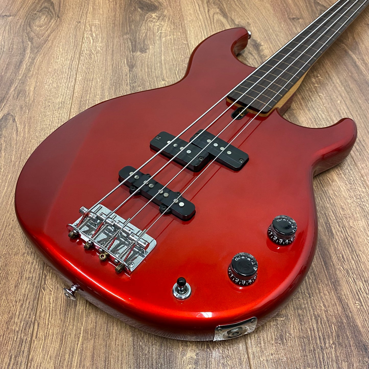 Pre-Owned Yamaha BB350F Fretless Bass - Red