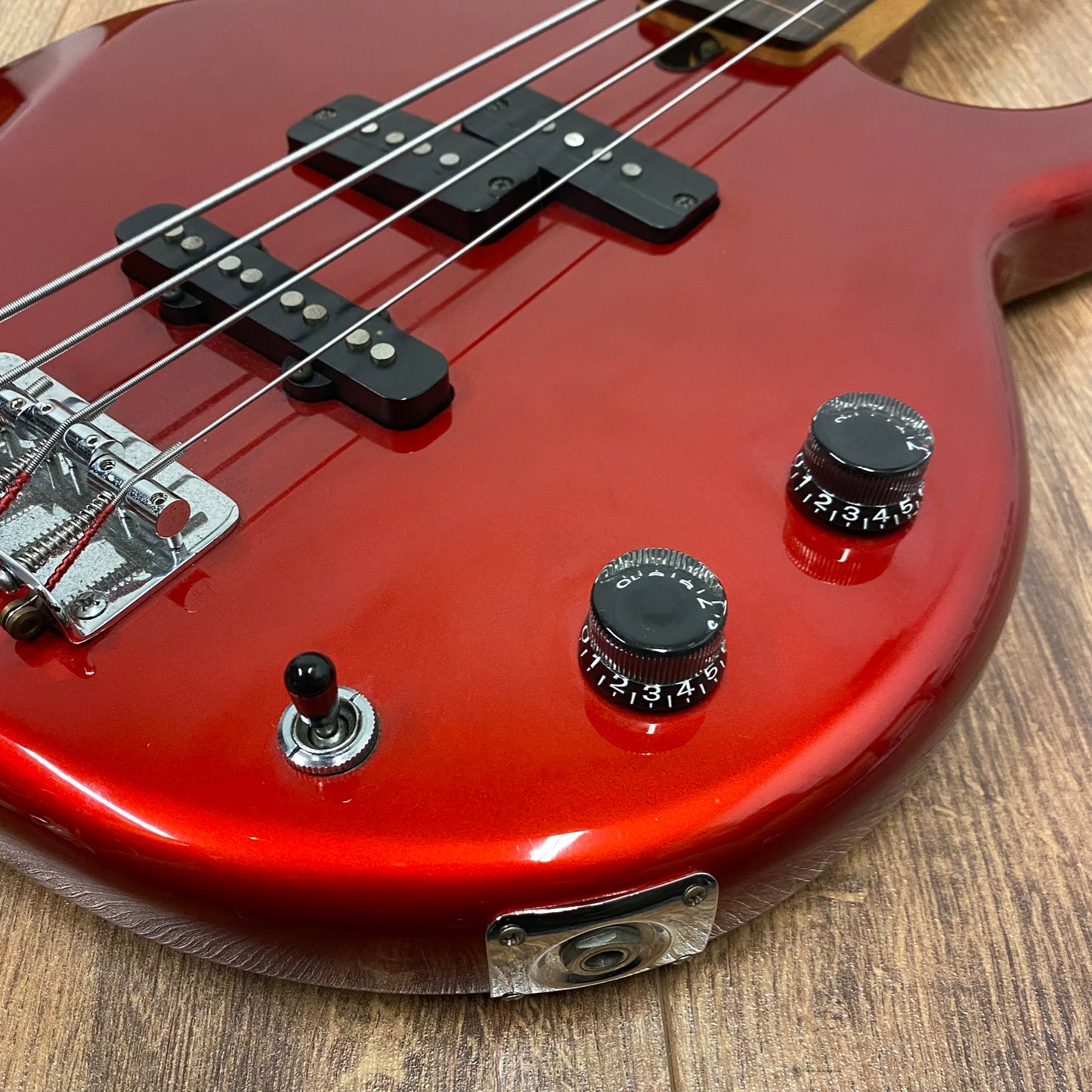 Pre-Owned Yamaha BB350F Fretless Bass - Red