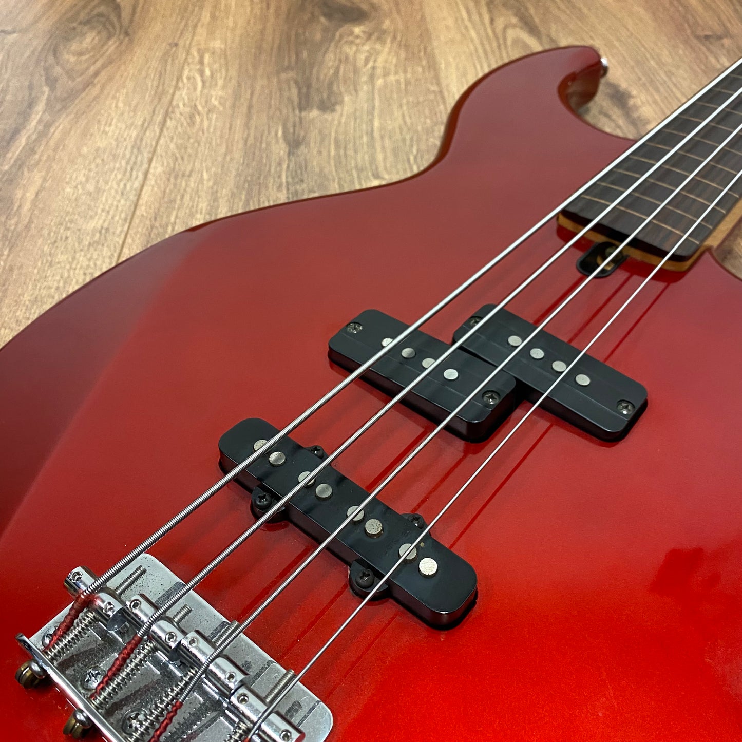 Pre-Owned Yamaha BB350F Fretless Bass - Red