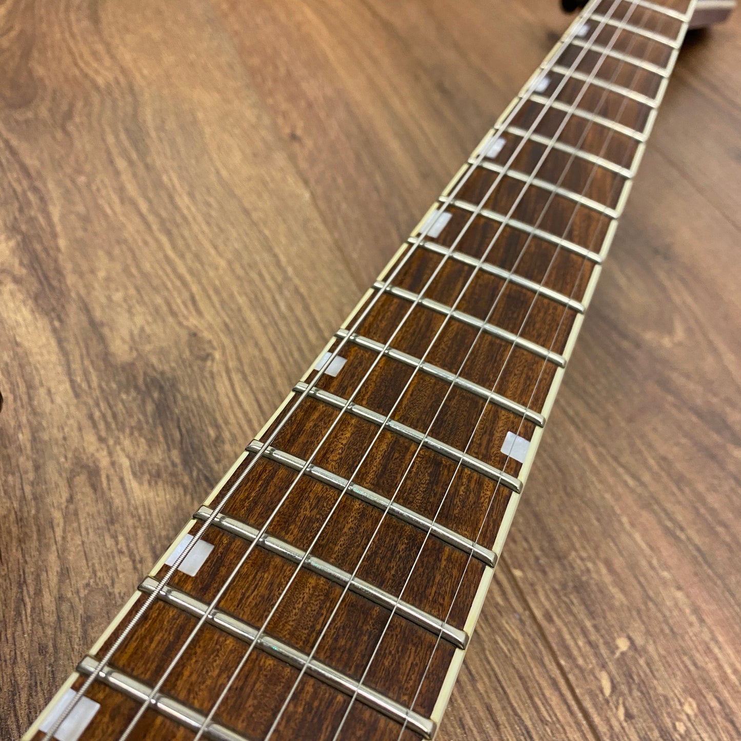 Pre-Owned ESP LTD MH-400NT - Violet Pearl Fade Metallic