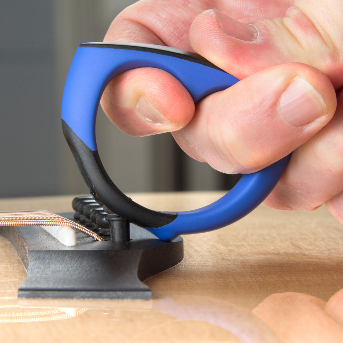 Music Nomad GRIP Puller - Premium Bridge Pin Puller