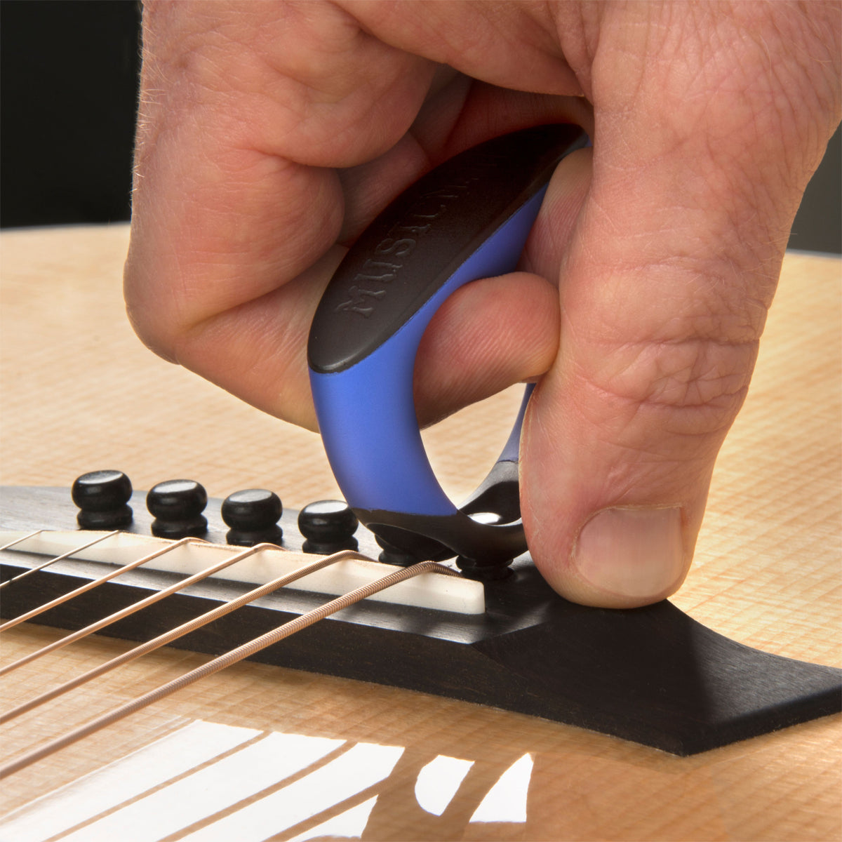 Music Nomad GRIP Puller - Premium Bridge Pin Puller
