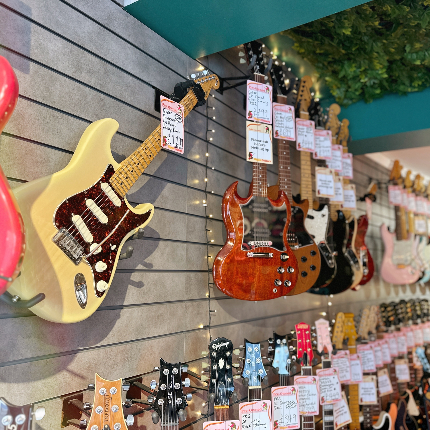 Pre-Owned Electric Guitars