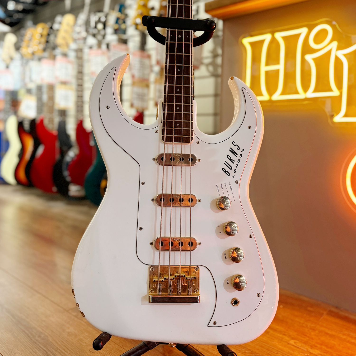 Pre-Owned Bass Guitars