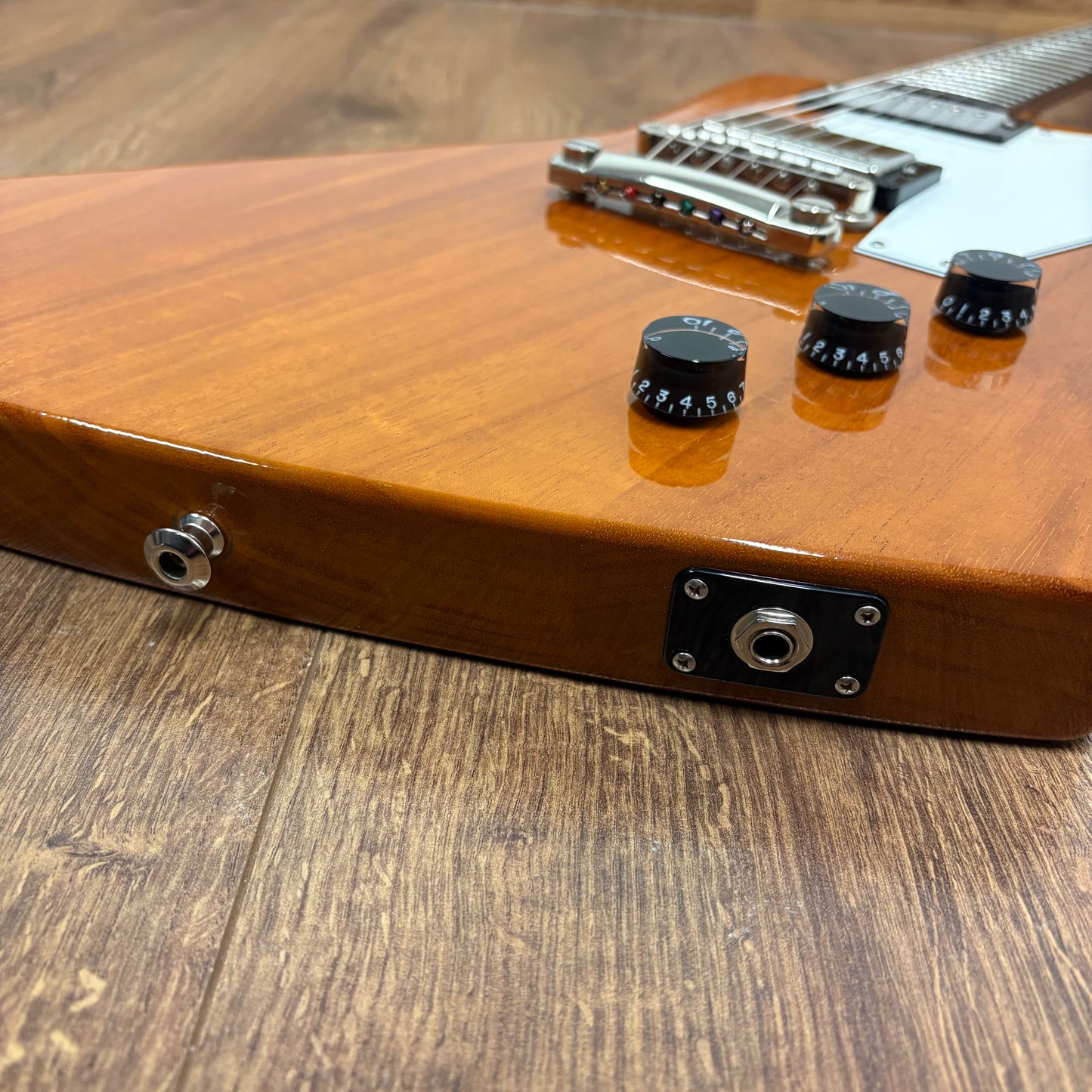 Pre-Owned Gibson Explorer - Antique Natural - 2018