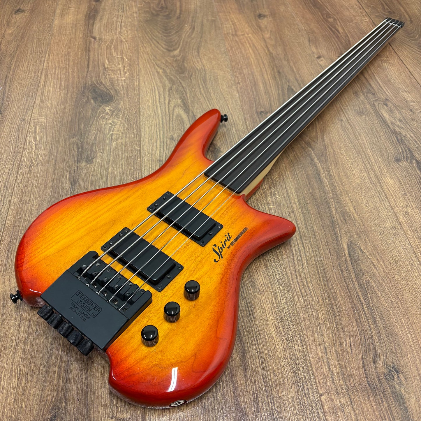 Pre-Owned Steinberger Spirit XZ-25 5-String Fretless Bass - Cherry Sunburst