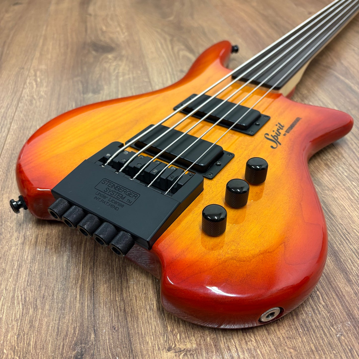 Pre-Owned Steinberger Spirit XZ-25 5-String Fretless Bass - Cherry Sunburst