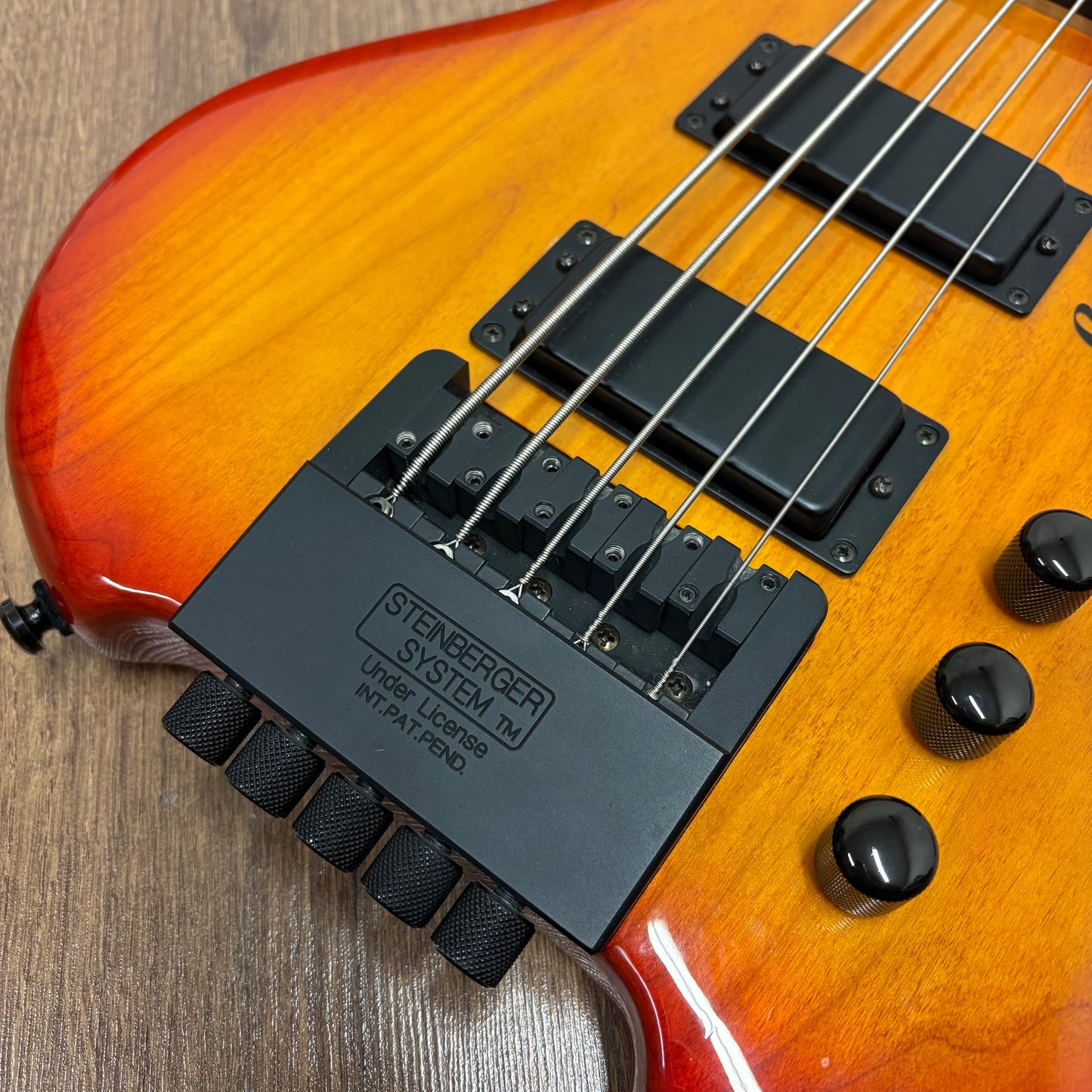 Pre-Owned Steinberger Spirit XZ-25 5-String Fretless Bass - Cherry Sunburst