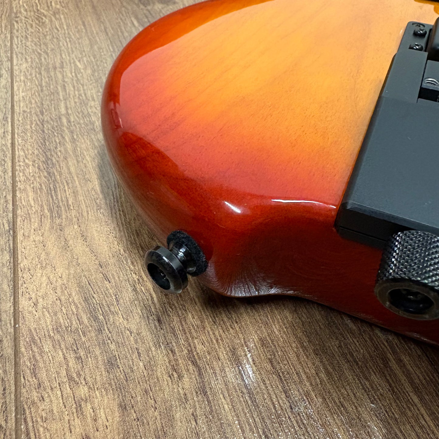 Pre-Owned Steinberger Spirit XZ-25 5-String Fretless Bass - Cherry Sunburst