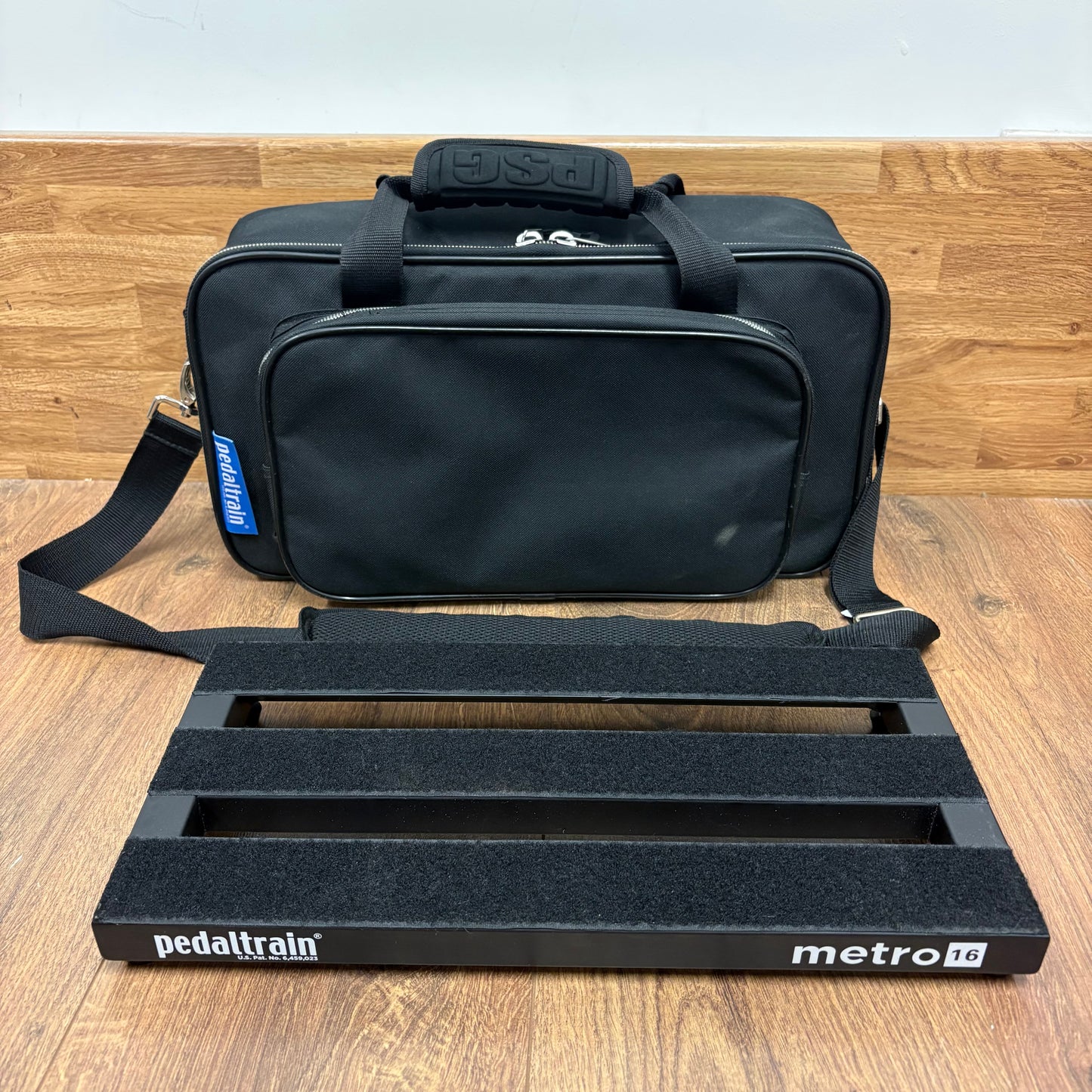 Pre-Owned Pedaltrain Metro 16 Pedalboard w/ Soft Case