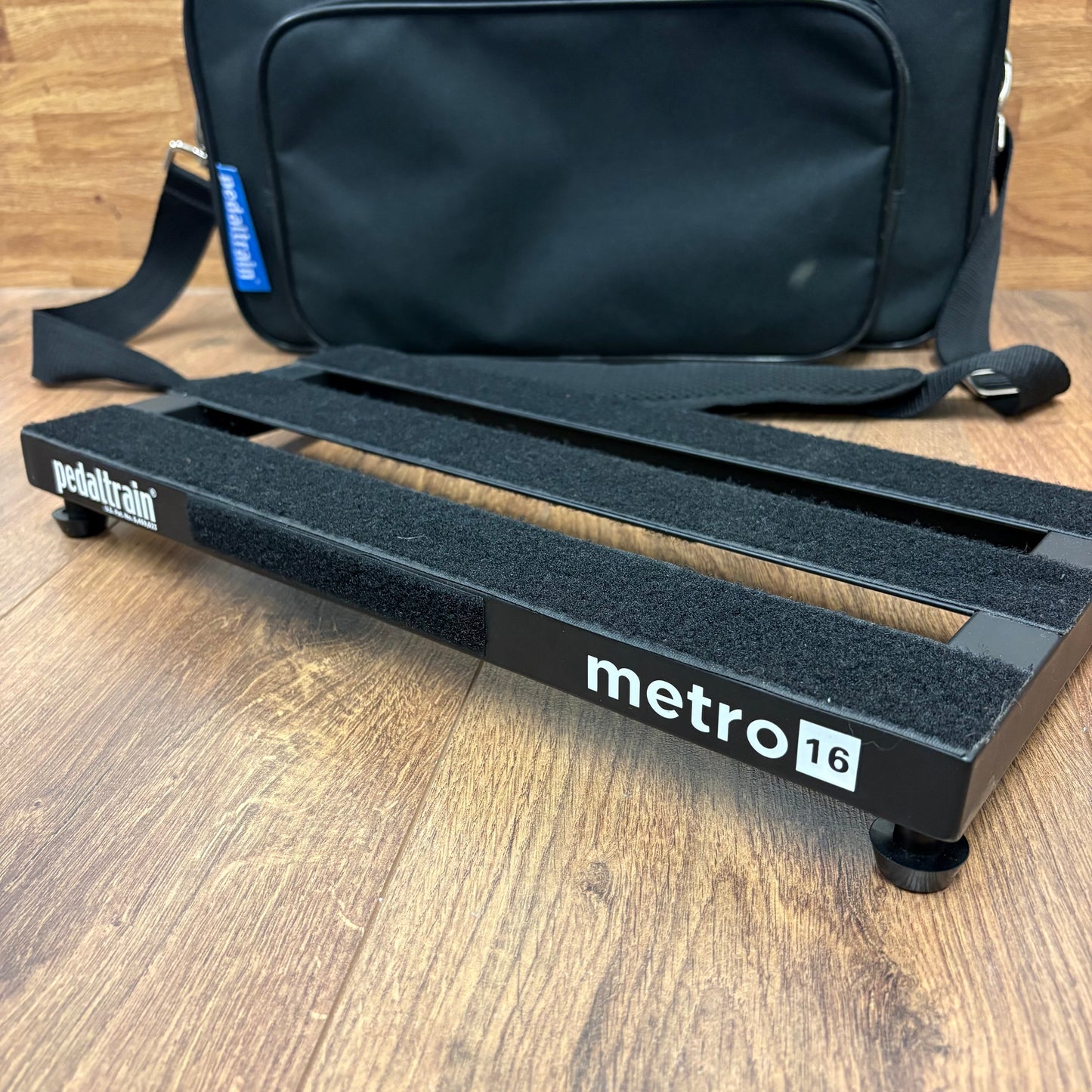 Pre-Owned Pedaltrain Metro 16 Pedalboard w/ Soft Case